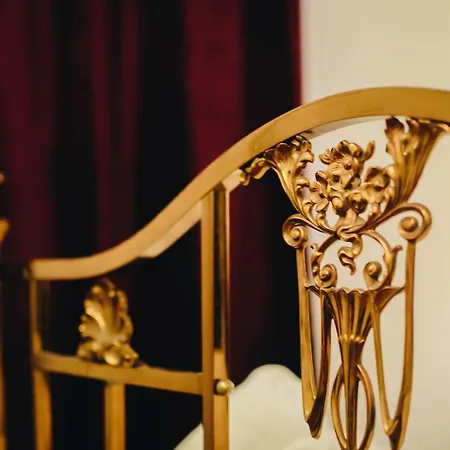 Sally Port Apartment *