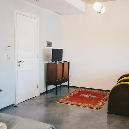 Apartment Sally Port *