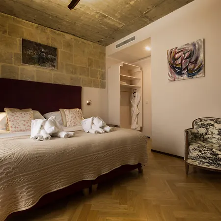 Sally Port Apartment