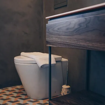 Sally Port Apartament