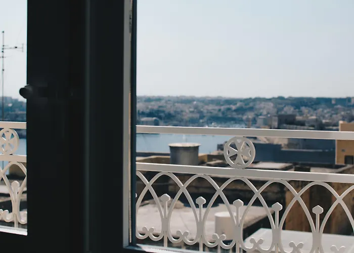 Apartment Sally Port *