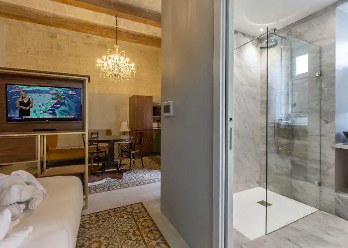 Sally Port Apartment