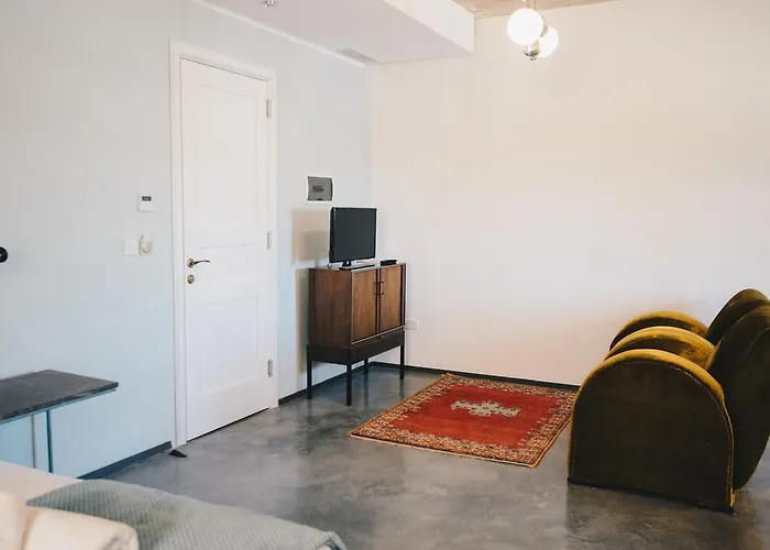 Apartment Sally Port *