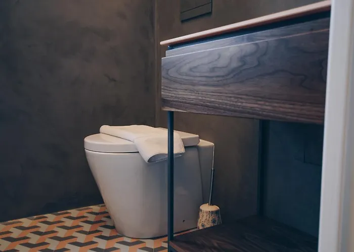 Sally Port Apartment