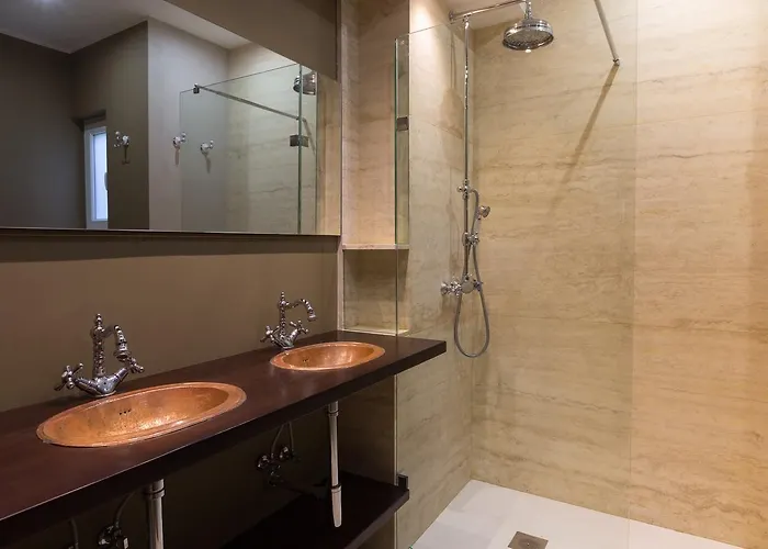 Apartment Sally Port *